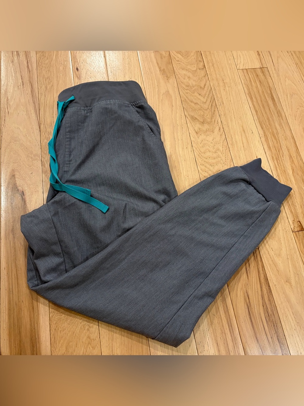 Figs Zamora High Rise Grey Jogger Scrubs Pants - Women’s Size Medium - Picture 3 of 8